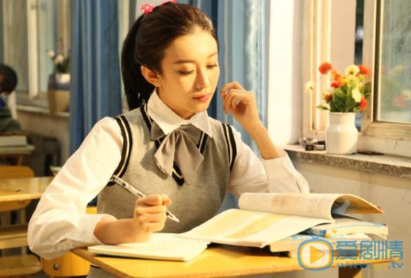 张琳艺制服写真 张琳艺高清写真_张琳艺高清剧照