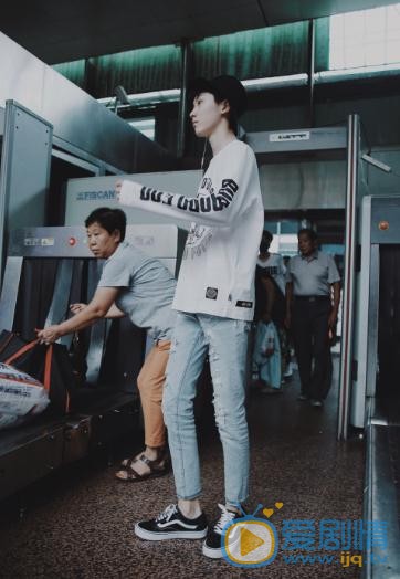 马嘉祺街拍照写真 马嘉祺高清写真_马嘉祺高清剧照