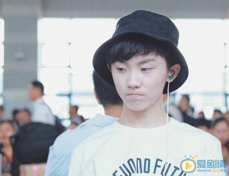 马嘉祺白衣少年写真 马嘉祺高清写真_马嘉祺高清剧照