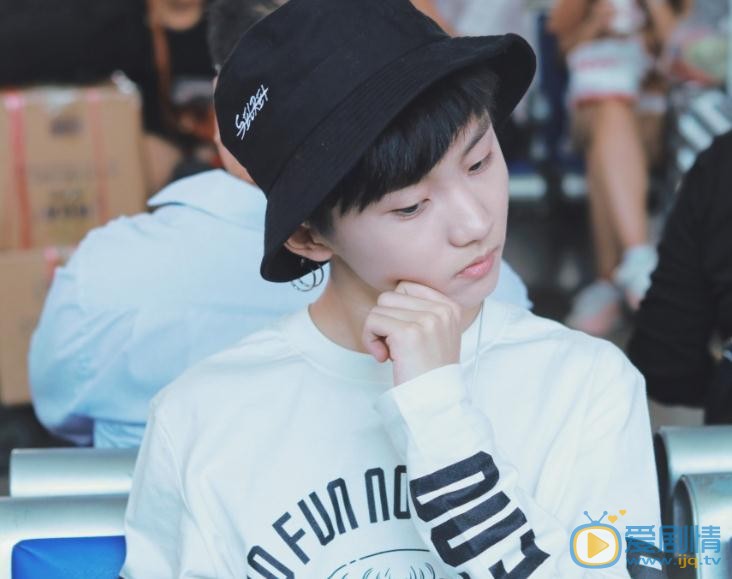 马嘉祺白衣少年写真 马嘉祺高清写真_马嘉祺高清剧照