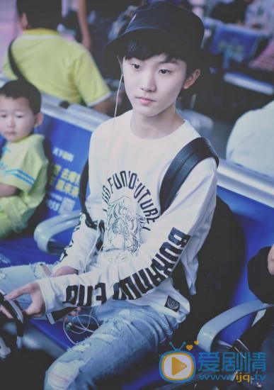 马嘉祺白衣少年写真 马嘉祺高清写真_马嘉祺高清剧照