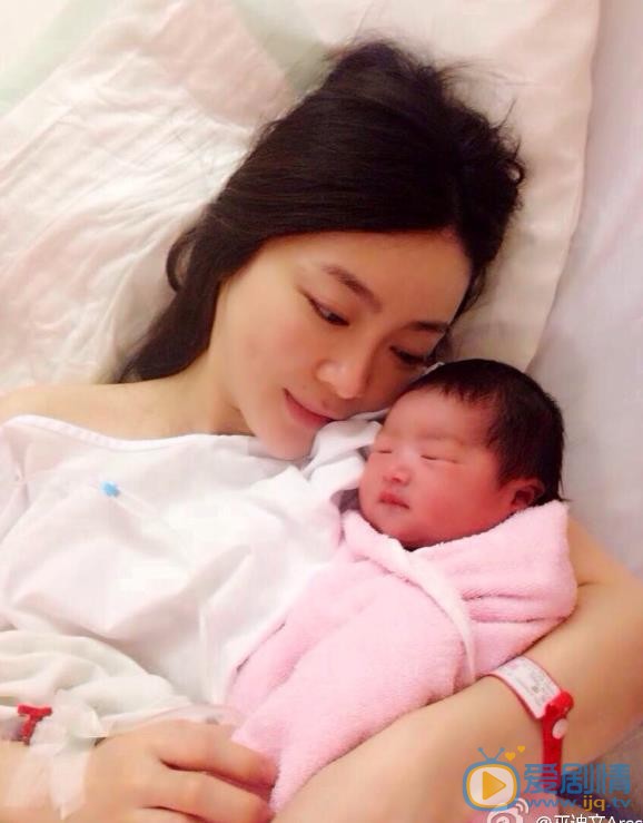 巫迪文个人资料简介 巫迪文老婆殷宝莹和女儿合照