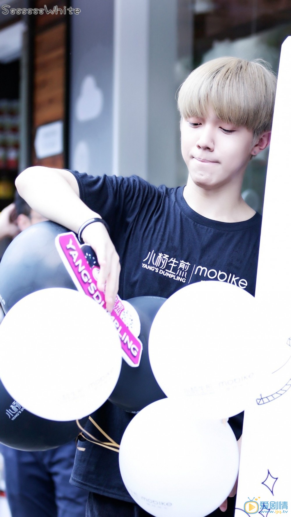 张奕轩街拍写真 张奕轩高清写真_张奕轩高清剧照