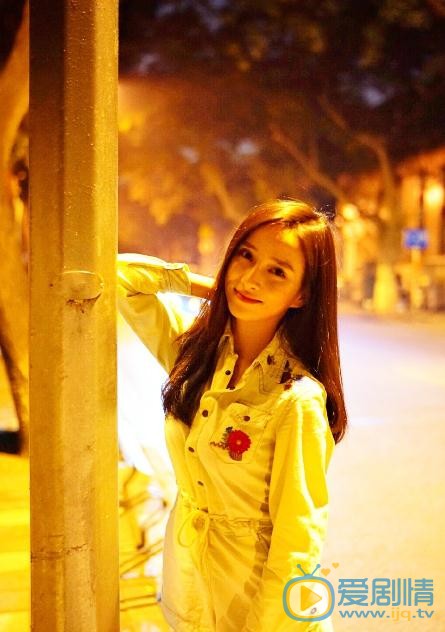 吴雨橦夜色街拍 吴雨橦高清写真_吴雨橦高清剧照