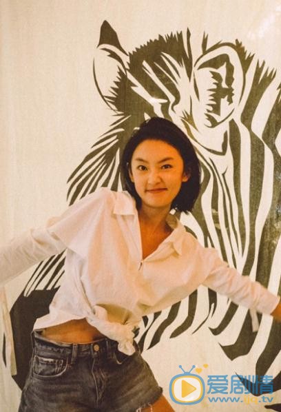 周依然白色写真 周依然高清写真_周依然高清剧照