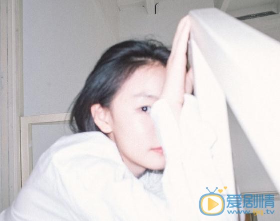 周依然白色写真 周依然高清写真_周依然高清剧照