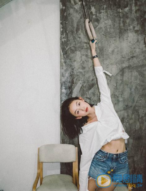 周依然白色写真 周依然高清写真_周依然高清剧照