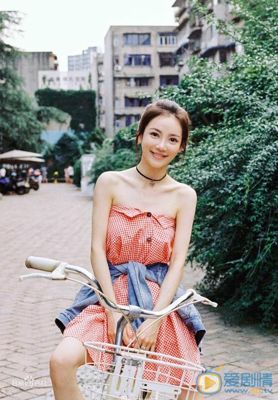 罗米靓丽街拍 罗米高清写真_罗米高清剧照