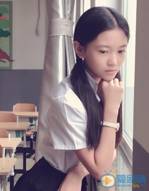 张译兮制服写真 张译兮高清写真_张译兮高清剧照