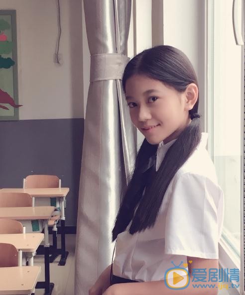 张译兮制服写真 张译兮高清写真_张译兮高清剧照
