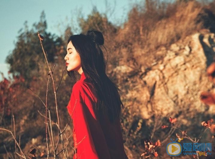 王熙然红色写真 王熙然高清写真_王熙然高清剧照