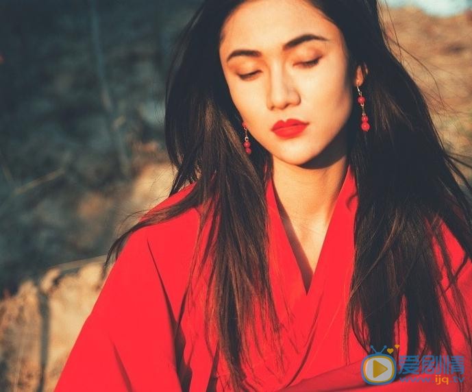 王熙然红色写真 王熙然高清写真_王熙然高清剧照
