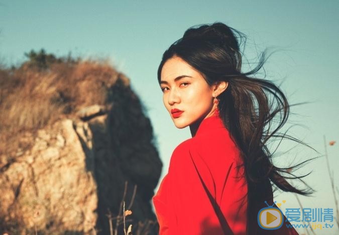 王熙然红色写真 王熙然高清写真_王熙然高清剧照