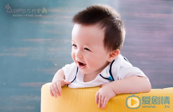 石悦安鑫婴幼儿时期 石悦安鑫高清写真_石悦安鑫高清剧照