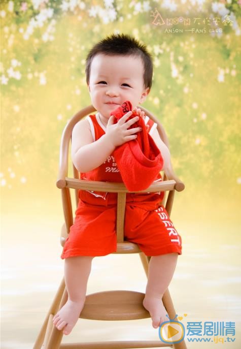 石悦安鑫婴幼儿时期 石悦安鑫婴儿时期