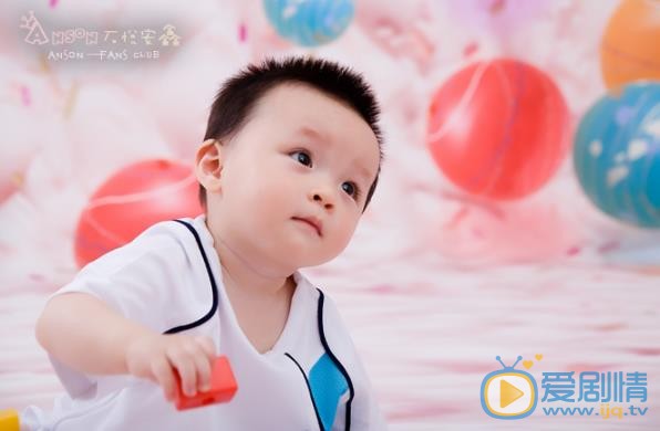 石悦安鑫婴幼儿时期 石悦安鑫高清写真_石悦安鑫高清剧照