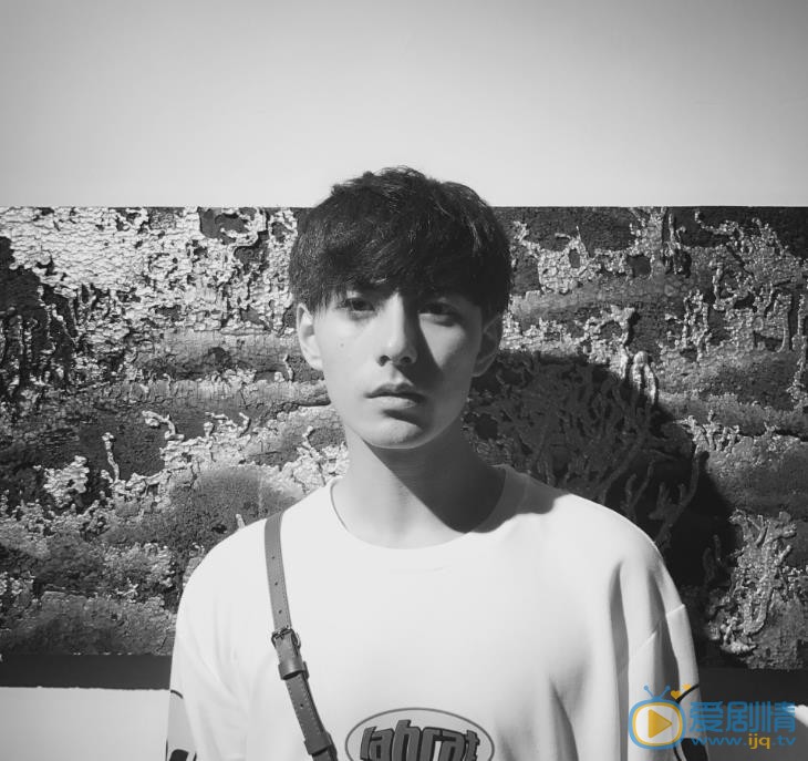 李豪黑白大片 李豪高清写真_李豪高清剧照