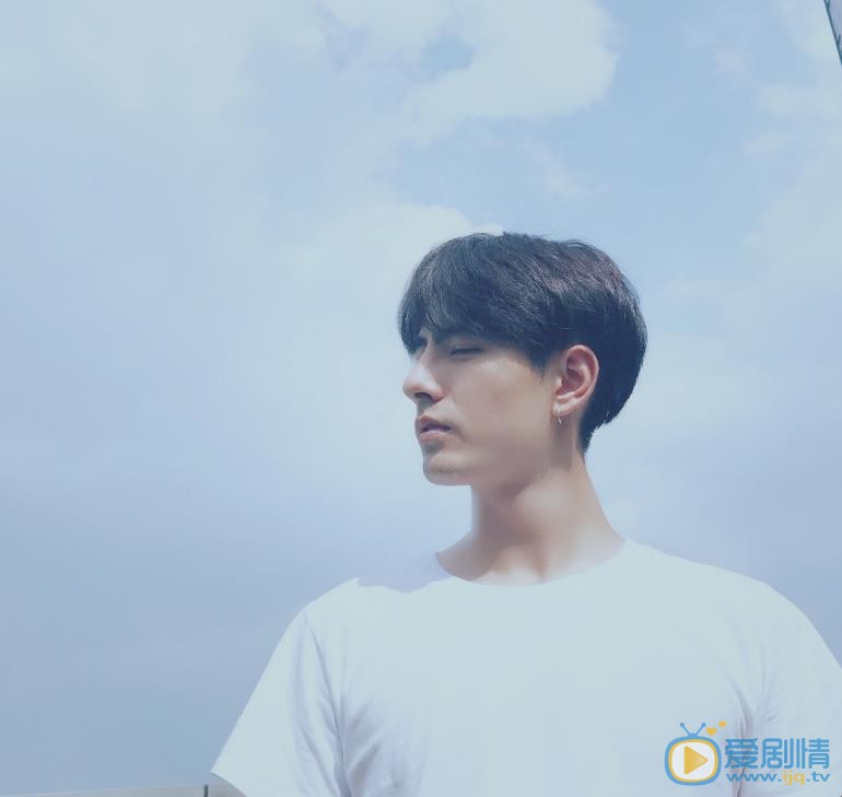 李豪时尚街拍 李豪高清写真_李豪高清剧照