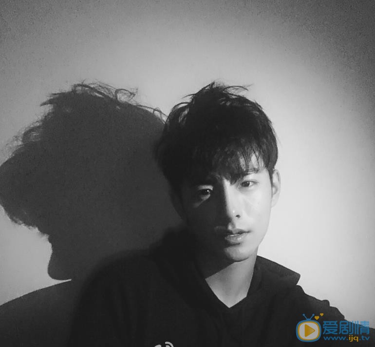 李豪黑白大片 李豪高清写真_李豪高清剧照