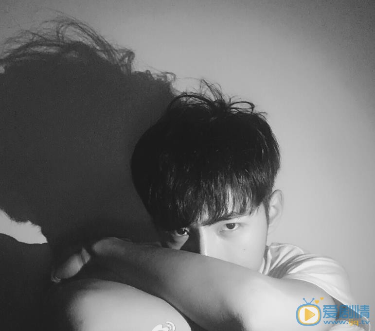 李豪黑白大片 李豪高清写真_李豪高清剧照