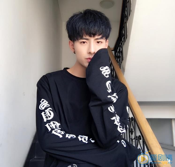 李豪自拍照 李豪高清写真_李豪高清剧照