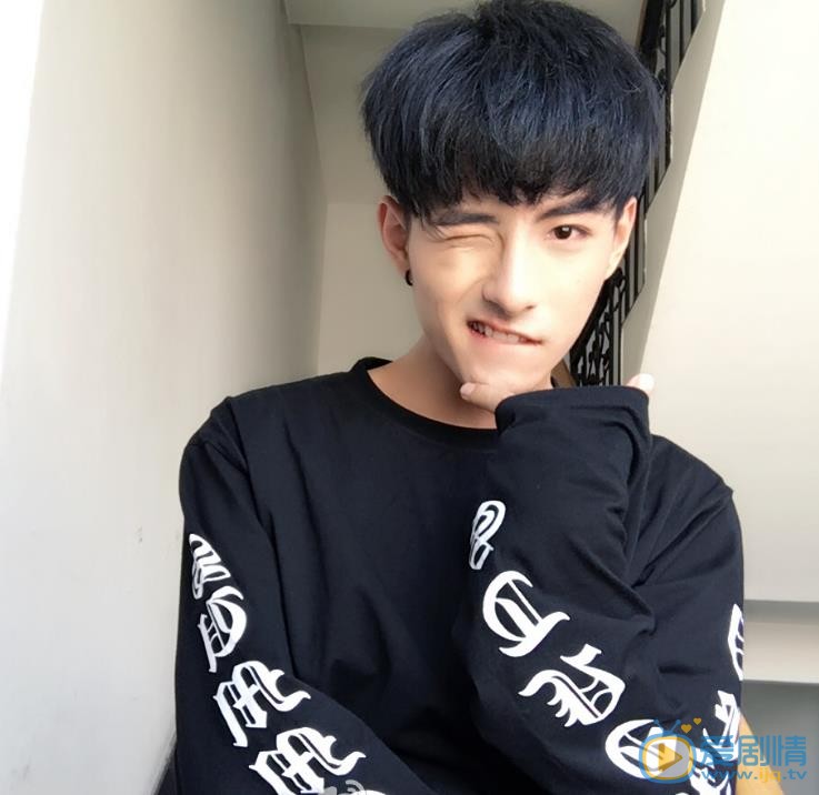 李豪自拍照 李豪高清写真_李豪高清剧照