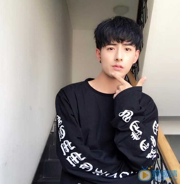 李豪自拍照 李豪高清写真_李豪高清剧照