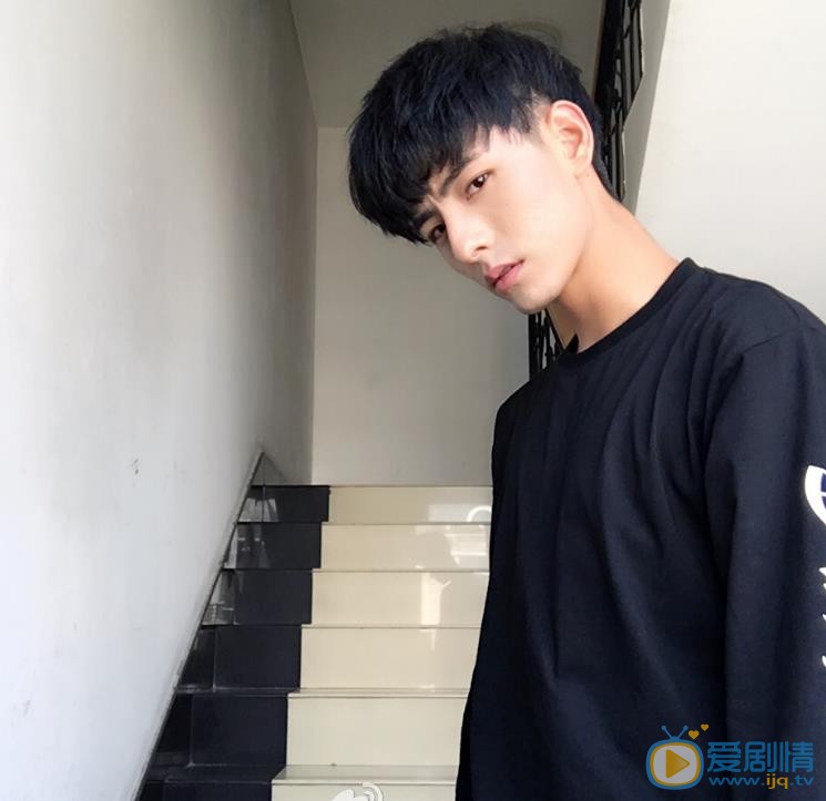 李豪自拍照 李豪高清写真_李豪高清剧照