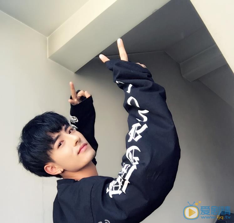 李豪自拍照 李豪高清写真_李豪高清剧照