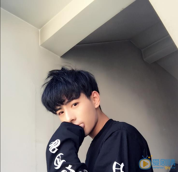 李豪自拍照 李豪高清写真_李豪高清剧照