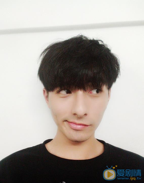 李豪自拍照 李豪高清写真_李豪高清剧照