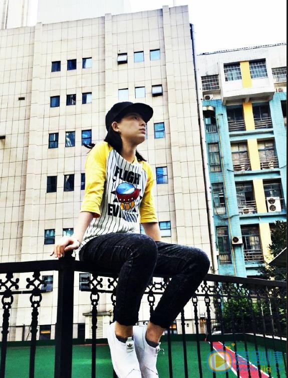 李斯丹妮街拍大片 李斯丹妮高清写真_李斯丹妮高清剧照