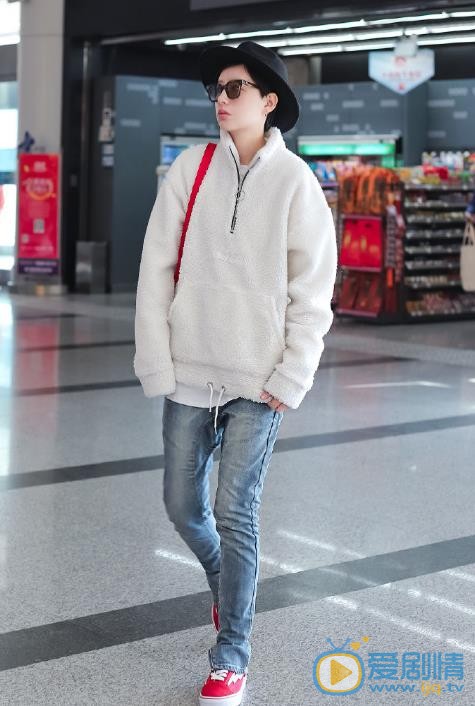 李斯丹妮机场路透照 李斯丹妮高清写真_李斯丹妮高清剧照
