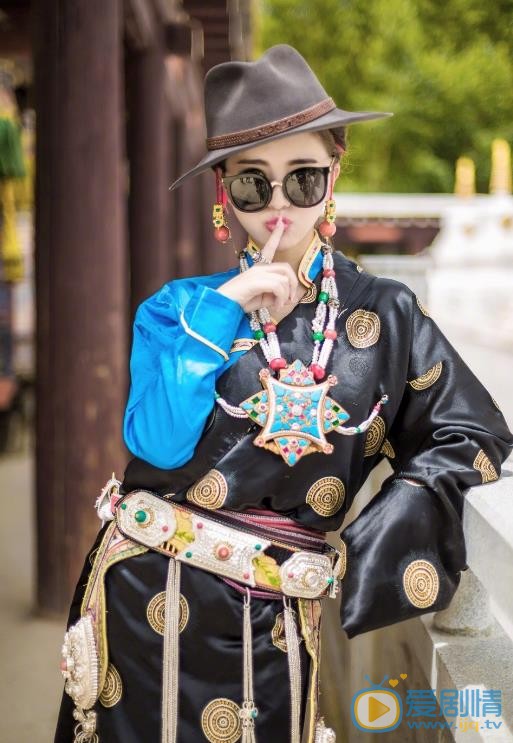 阿兰民族服装写真 阿兰高清写真_阿兰高清剧照