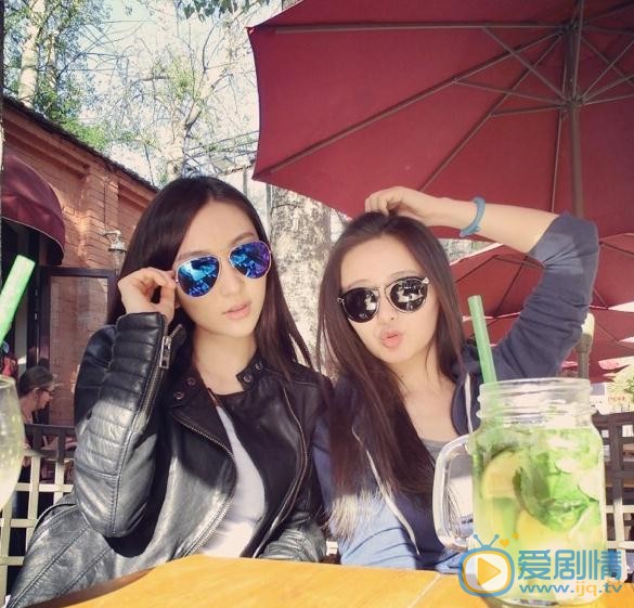 万潼与人合照 万潼高清写真_万潼高清剧照
