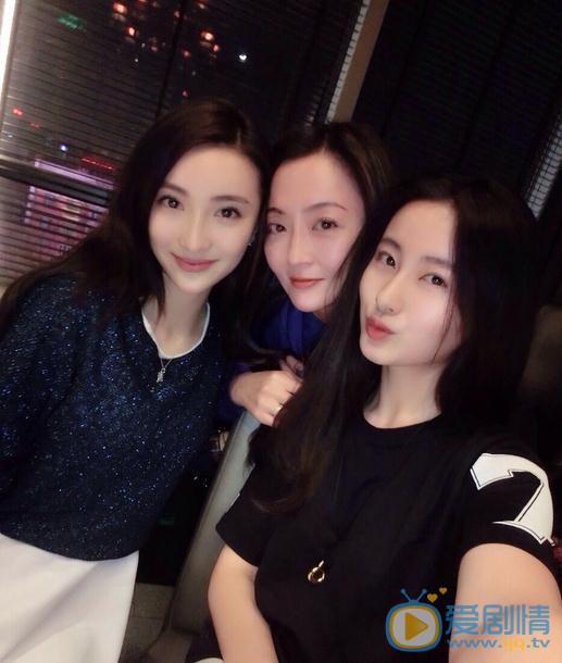 万潼与人合照 万潼高清写真_万潼高清剧照
