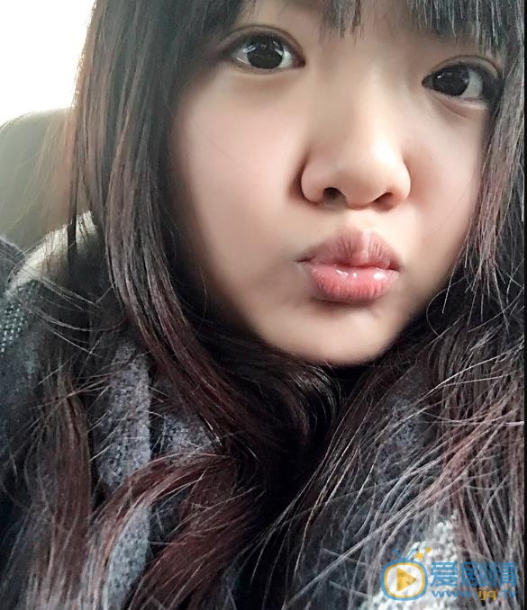 曹苑嘟嘴卖萌照