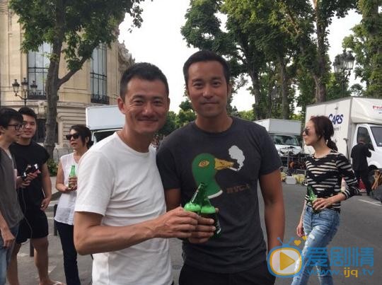 张孝全与人合照 张孝全高清写真_张孝全高清剧照