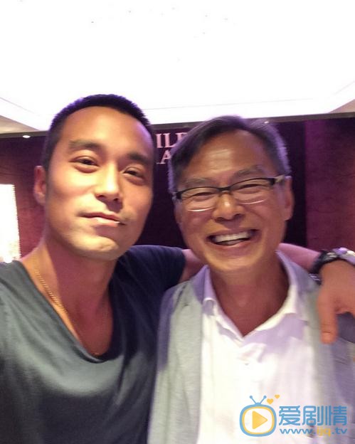张孝全与人合照 张孝全高清写真_张孝全高清剧照