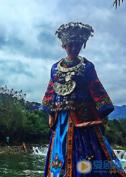 张彤片场照 张彤高清写真_张彤高清剧照
