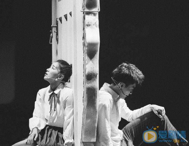 赵志伟《我与世界只差一个你》话剧照 赵志伟高清写真_赵志伟高清剧照