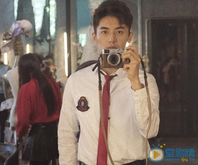 赵志伟《我与世界只差一个你》话剧照 赵志伟高清写真_赵志伟高清剧照