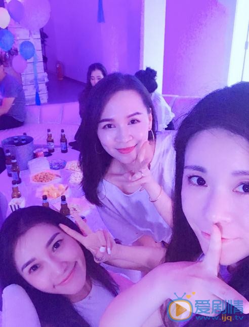 李蓓蕾与人合照 李蓓蕾高清写真_李蓓蕾高清剧照