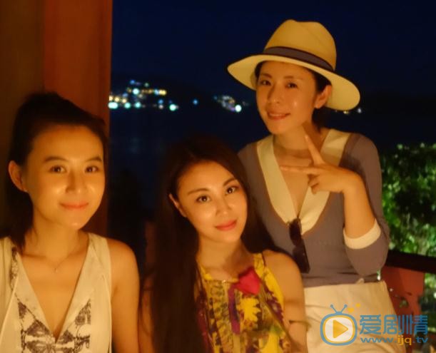 李蓓蕾与人合照 李蓓蕾高清写真_李蓓蕾高清剧照