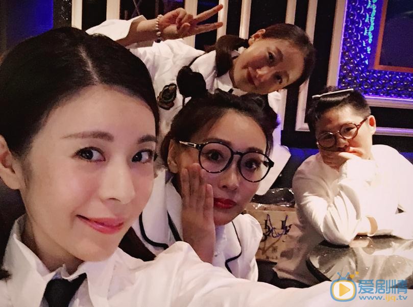 李蓓蕾与人合照 李蓓蕾高清写真_李蓓蕾高清剧照