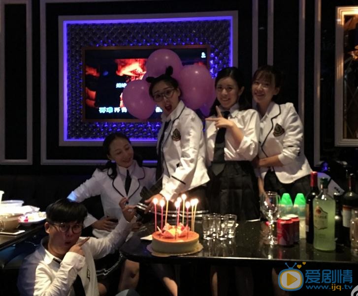 李蓓蕾与人合照 李蓓蕾高清写真_李蓓蕾高清剧照