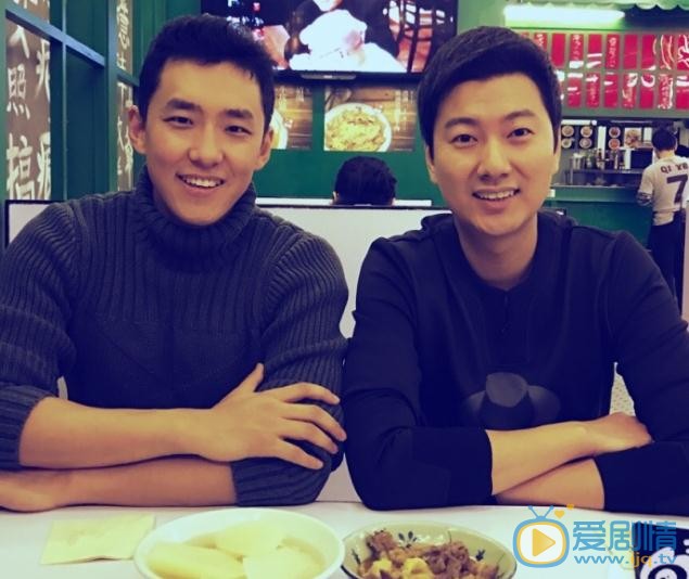 杜维瀚与人合照 杜维瀚高清写真_杜维瀚高清剧照