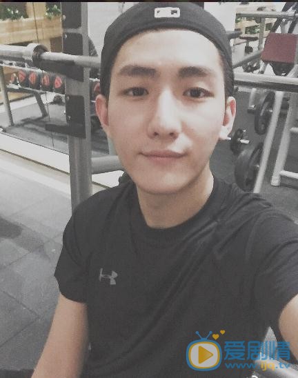 张皓伦街拍写真 张皓伦高清写真_张皓伦高清剧照