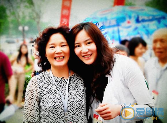 杨青与人合照 杨青高清写真_杨青高清剧照
