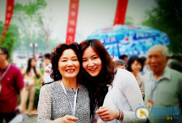 杨青与人合照 杨青高清写真_杨青高清剧照